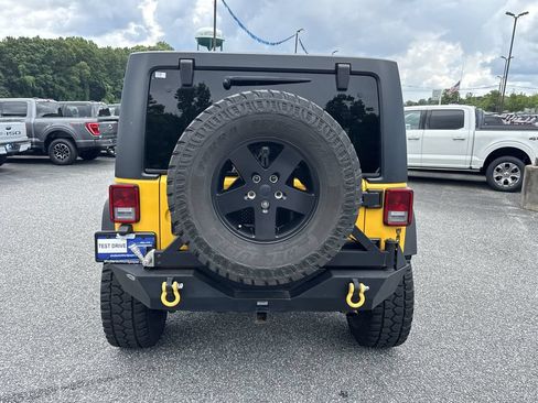 Used 2015 Jeep Wrangler Unlimited Rubicon w/ Connectivity Group AWD/4WD image 6