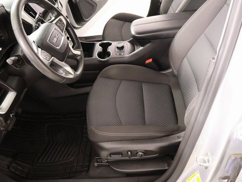 Used 2022 GMC Terrain SLE w/ Driver Convenience Package image 11