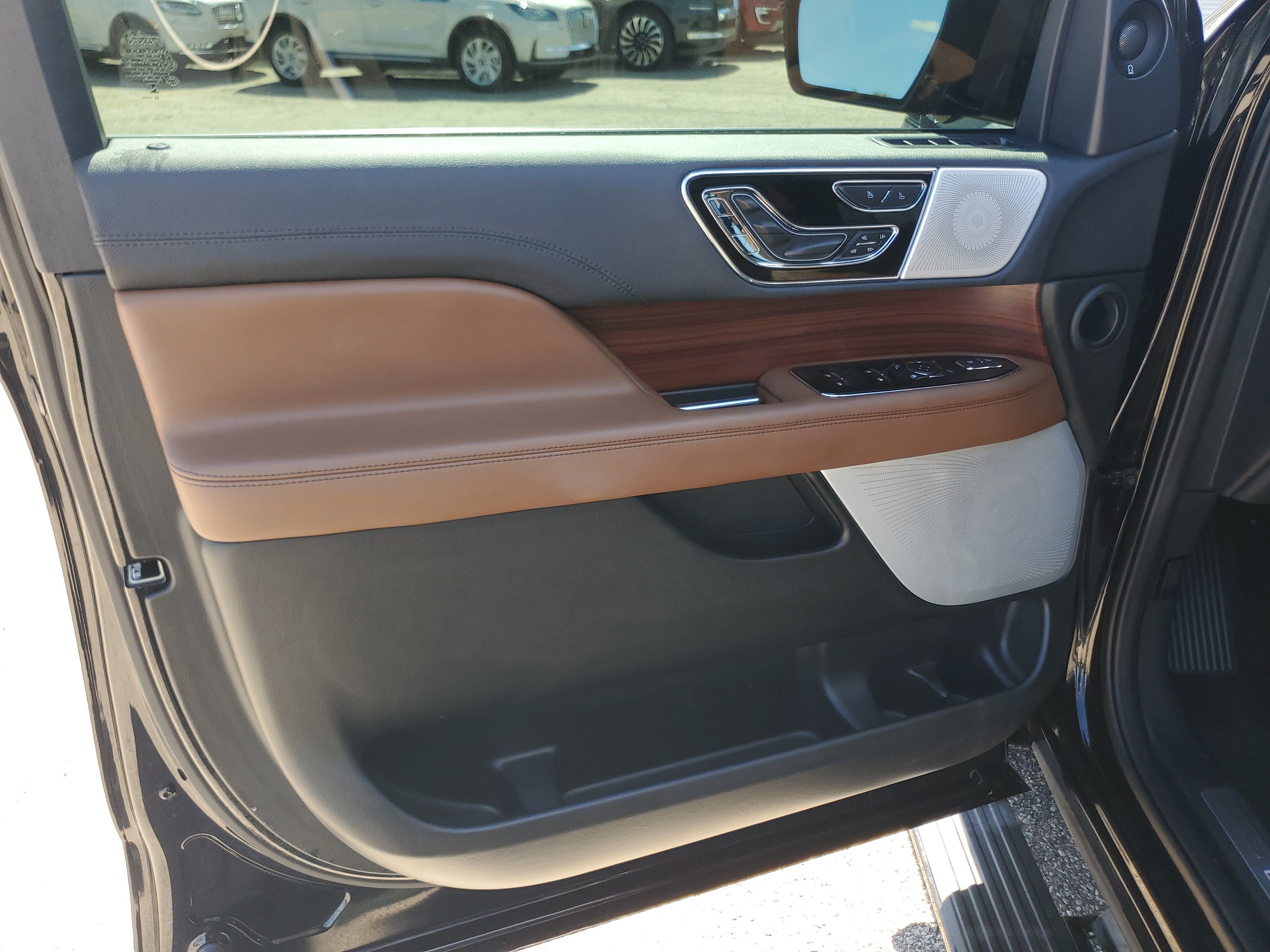 Certified 2024 Lincoln Navigator Reserve AWD/4WD image 10