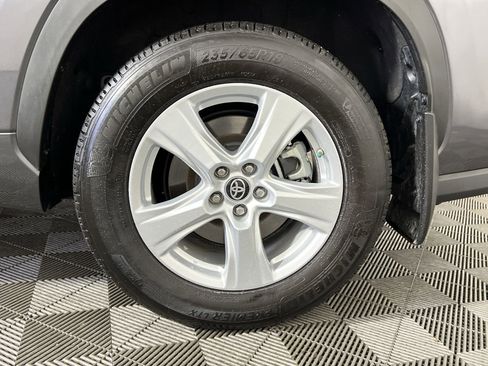 Used 2024 Toyota Highlander LE image 8