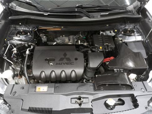 Used 2018 Mitsubishi Outlander ES FWD image 3