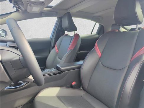 Used 2025 Toyota Prius Plug-In Hybrid w/ Limited Premium Package image 18