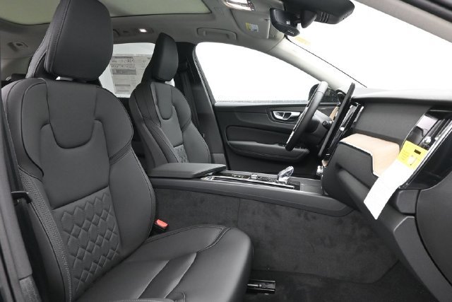 New 2027 Volvo XC60 B5 Plus AWD/4WD image 35