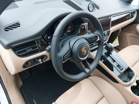 New 2026 Porsche Macan image 18