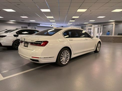 Used 2020 BMW 740i w/ Premium Package RWD image 5