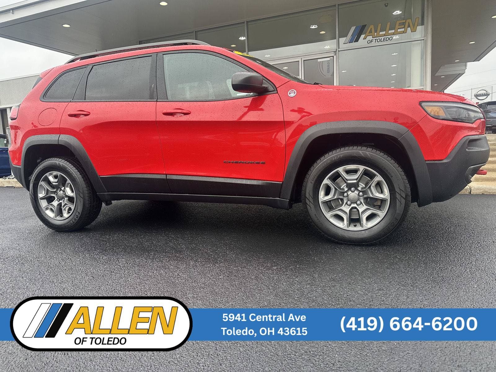 Used 2019 Jeep Cherokee Trailhawk AWD/4WD image 1