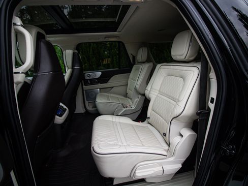 Used 2024 Lincoln Navigator L Black Label AWD/4WD image 31