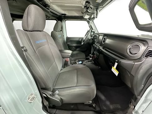 Used 2023 Jeep Wrangler Unlimited Rubicon 4xe w/ Cold Weather Group AWD/4WD image 29