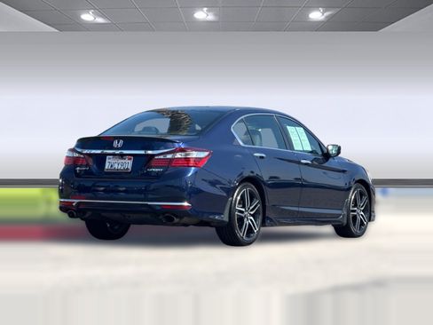Used 2017 Honda Accord Sport image 9