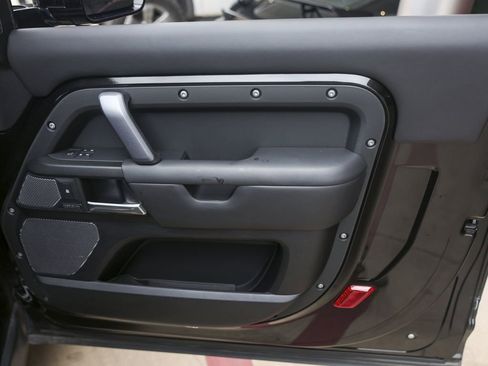 Used 2022 Land Rover Defender 90 V8 image 33