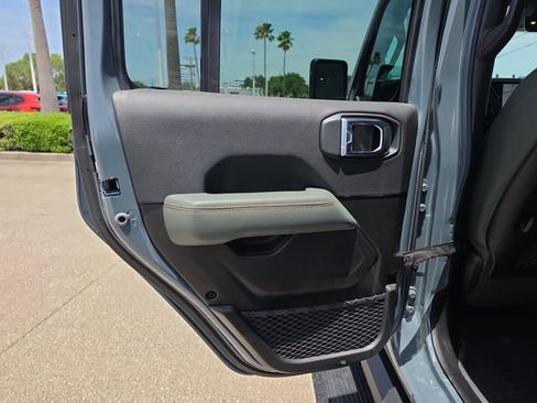 Used 2025 Jeep Gladiator Mojave AWD/4WD image 10