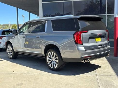 Used 2021 GMC Yukon XL Denali w/ Denali Premium Package AWD/4WD image 8