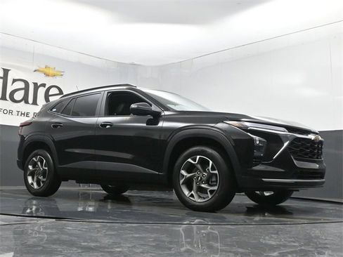 New 2026 Chevrolet Trax LT image 2