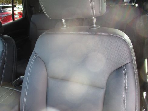 Used 2025 Chevrolet Traverse LT image 15