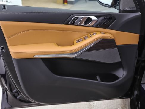 Used 2025 BMW X7 xDrive40i w/ Executive Package image 9