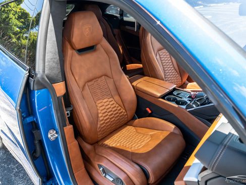 Used 2019 Lamborghini Urus AWD/4WD image 34