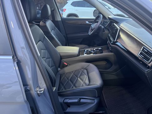 Certified 2025 Volkswagen Atlas SE w/ Panoramic Sunroof Package image 28