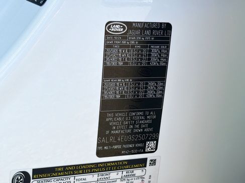 Used 2025 Land Rover Discovery Dynamic SE AWD/4WD image 46
