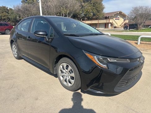 Used 2024 Toyota Corolla LE FWD image 3