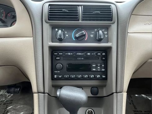 Used 2003 Ford Mustang Convertible RWD image 9