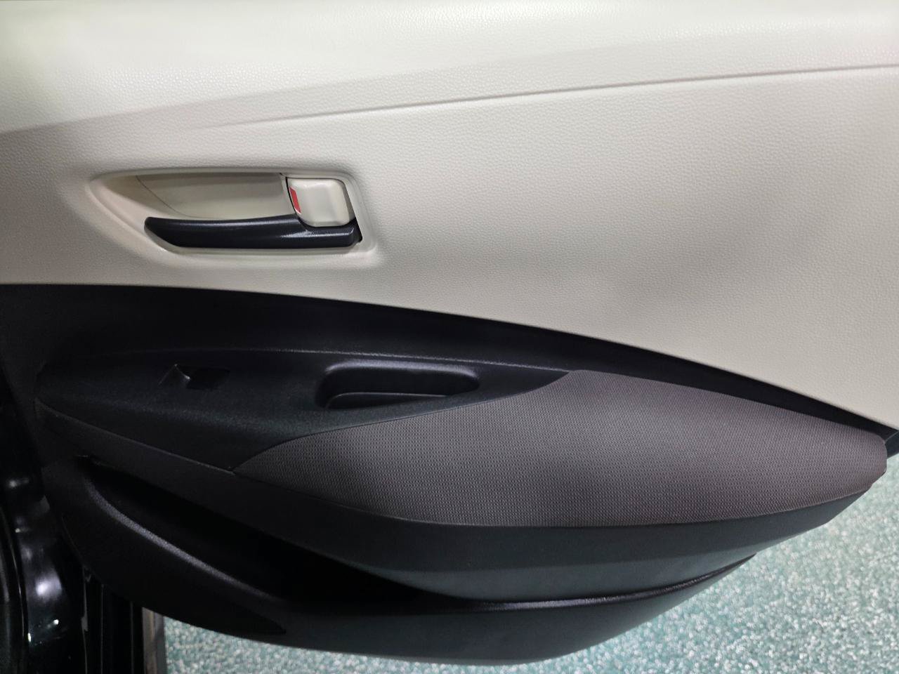 Used 2022 Toyota Corolla LE FWD image 22
