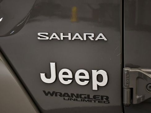 Used 2021 Jeep Wrangler Unlimited Sahara image 9