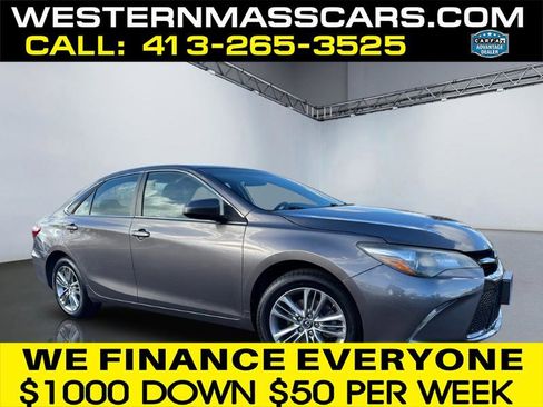 Used 2017 Toyota Camry SE image 1