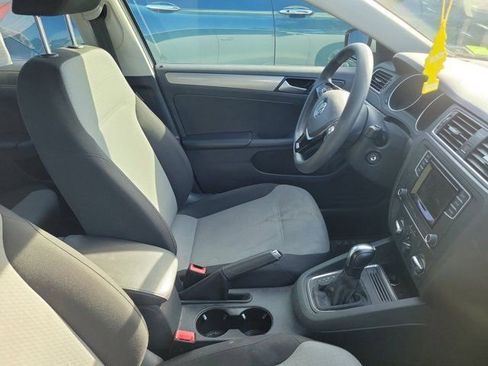 Used 2017 Volkswagen Jetta S FWD image 3