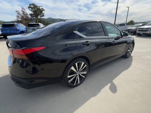 Used 2019 Nissan Altima 2.5 SR w/ SR Premium Package image 8