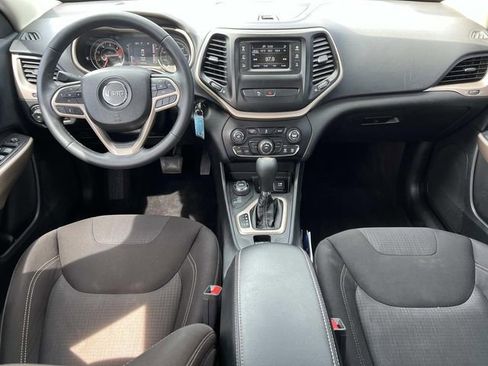 Used 2017 Jeep Cherokee Latitude w/ Safety/Convenience Group AWD/4WD image 13