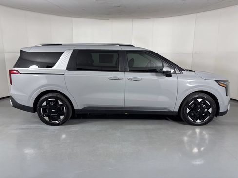 New 2026 Kia Carnival EX FWD image 9