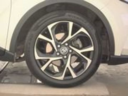 Used 2020 Toyota C-HR XLE FWD image 18
