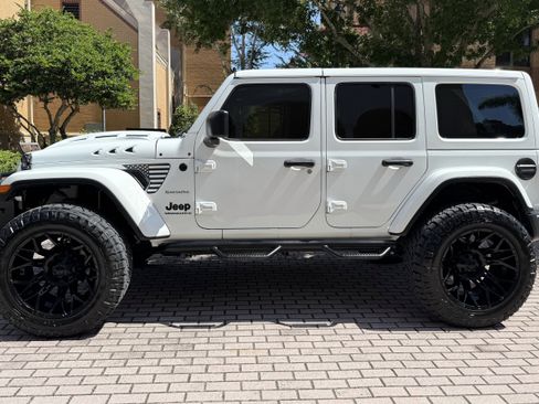 Used 2024 Jeep Wrangler Unlimited Sahara w/ Technology Group AWD/4WD image 5