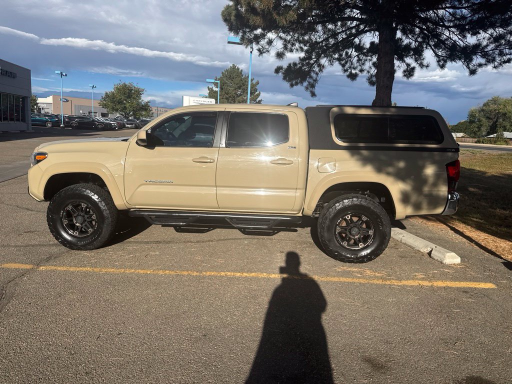 Used 2019 Toyota Tacoma SR5 AWD/4WD image 8
