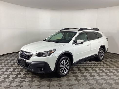 Used 2020 Subaru Outback Premium image 5