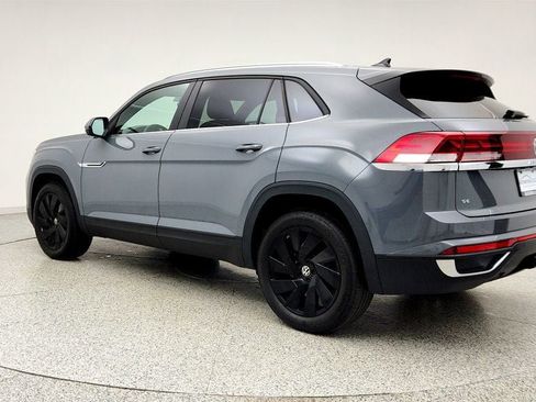 Used 2024 Volkswagen Atlas Cross Sport SE FWD image 7