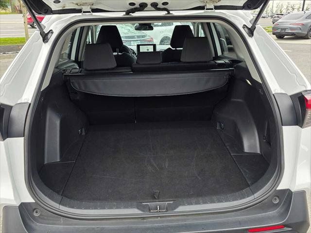 Used 2025 Toyota RAV4 XLE AWD/4WD image 13