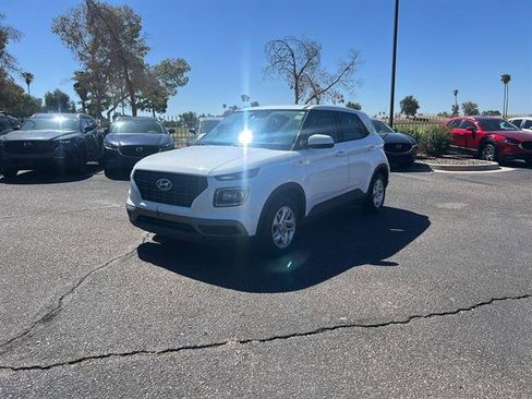 Used 2021 Hyundai Venue SE image 4