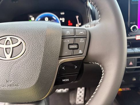 Used 2026 Toyota Camry Hybrid FWD image 18