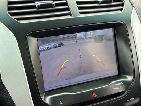 Used 2013 Ford Explorer XLT image 32