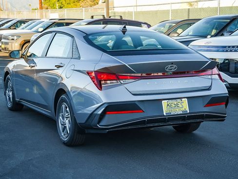 New 2026 Hyundai Elantra SE image 6