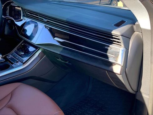 Used 2022 Audi Q8 Premium image 18