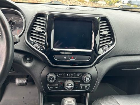 Used 2019 Jeep Cherokee Limited AWD/4WD image 16