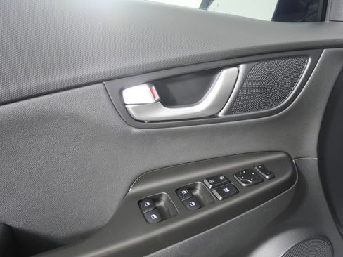 Used 2023 Hyundai Kona Limited FWD image 8