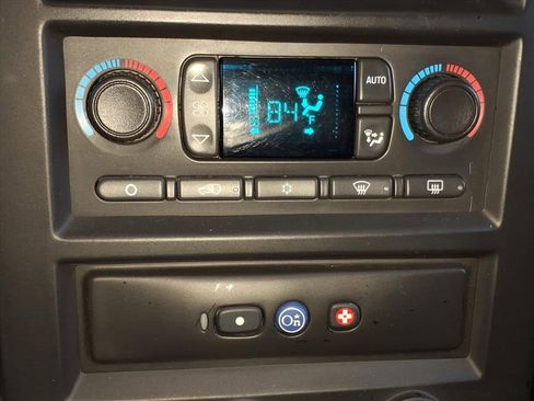 Used 2005 HUMMER H2 SUT w/ Preferred Equipment Group AWD/4WD image 17