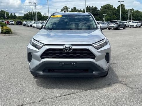 Used 2025 Toyota RAV4 XLE AWD/4WD image 9