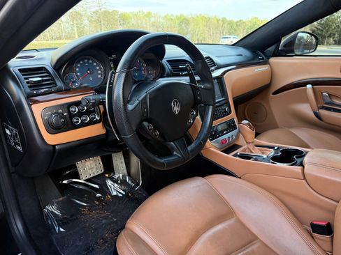 Used 2013 Maserati GranTurismo Sport image 21