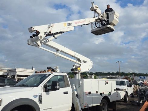 Used 2019 Ford F550 2WD Regular Cab Super Duty image 10