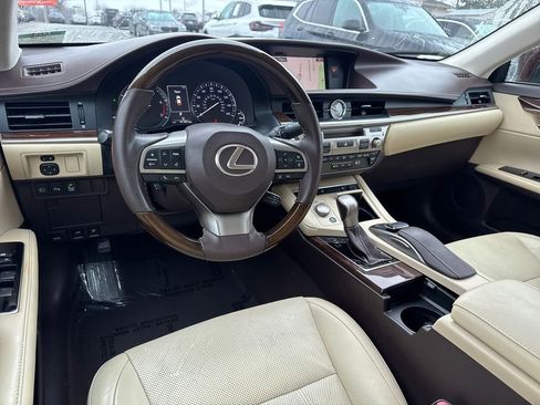 Used 2016 Lexus ES 350 350 w/ Luxury Package w/Wood Trim image 22