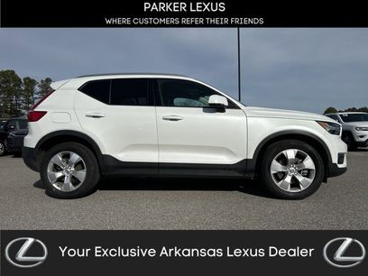 Used 2021 Volvo XC40 T5 Momentum w/ Premium Package